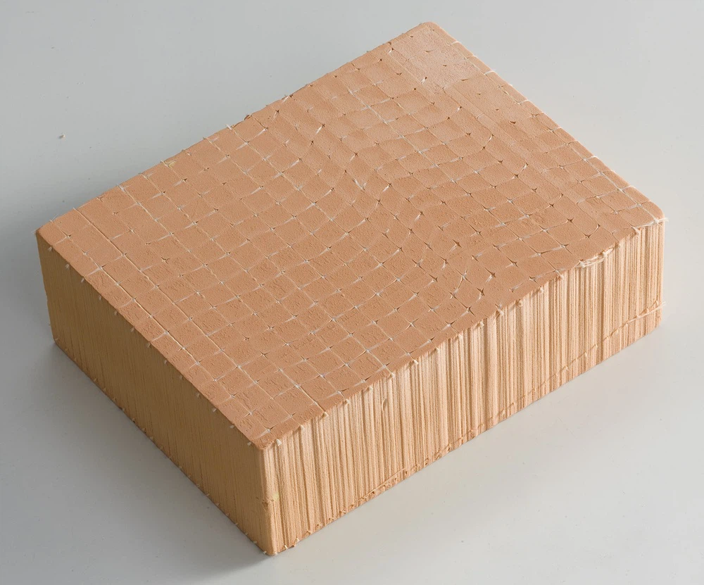 Izolační deska z fenolické pěny vyztužená vlákny